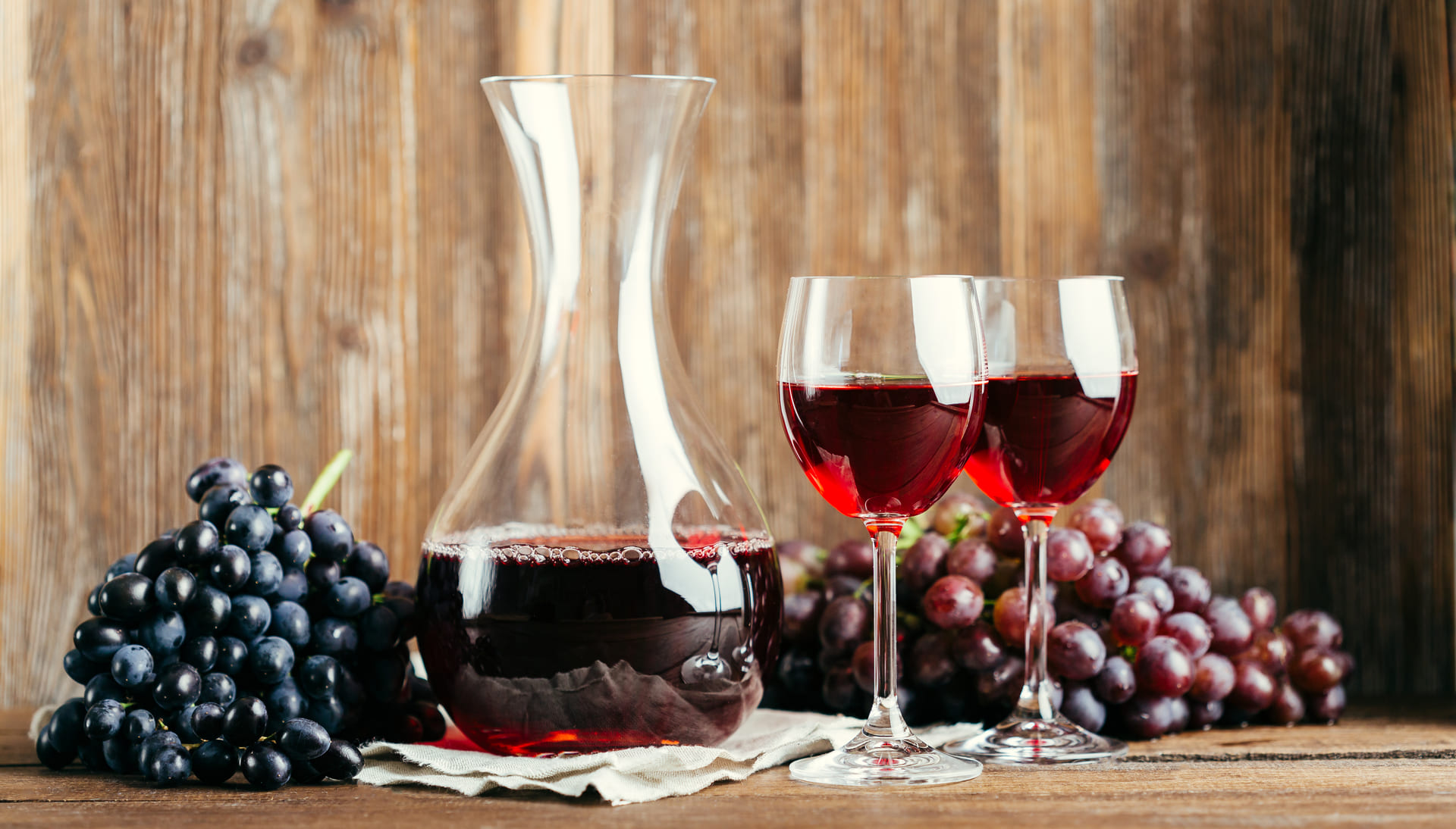 Decantar vino: ¿qué es y por qué se hace? - Vinos Iberian